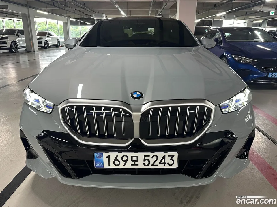 BMW 5 Series 520i M 2025 — фото 1, купить с доставкой в Москву