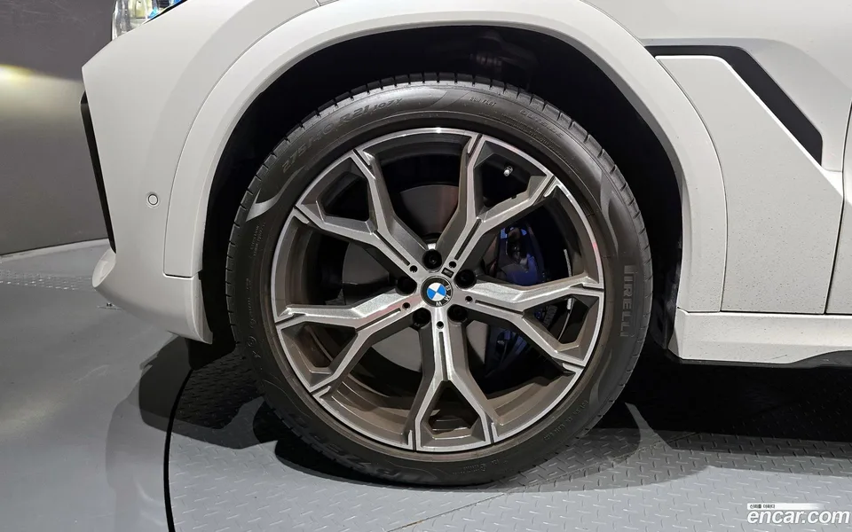 BMW X6 xDrive40i M 2023 — миниатюра 2