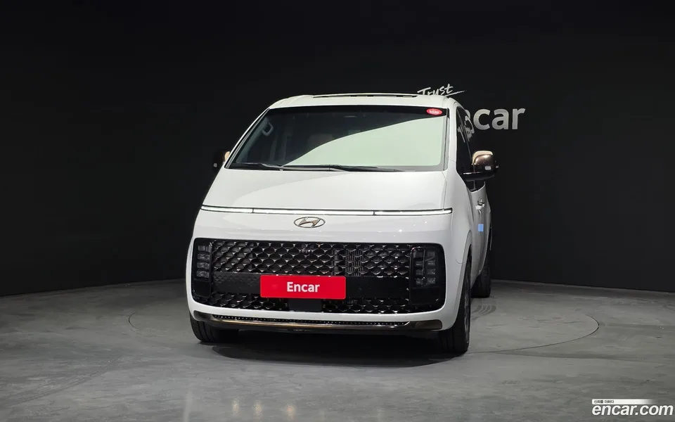 Hyundai Staria 4WD 7 2023 — thumbnail 3
