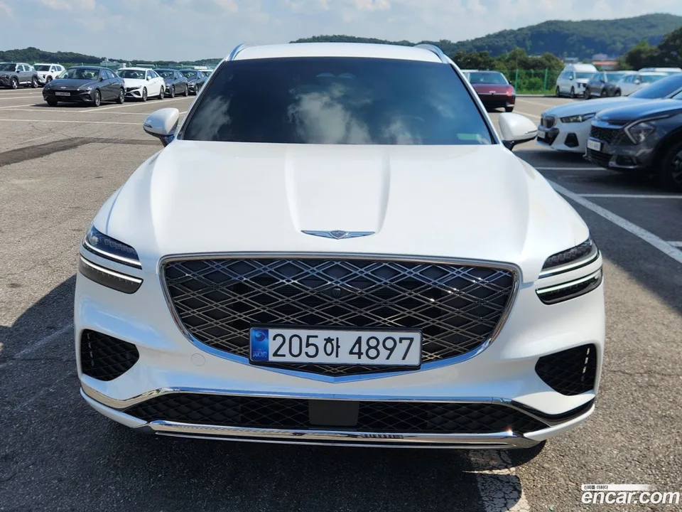 Genesis GV70 2.5T 2WD 2025 — фото 1, купить с доставкой в Москву
