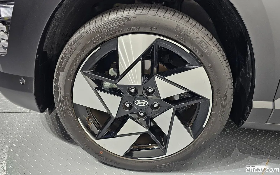 Hyundai Kona 1.6 4WD 2023 — миниатюра 2