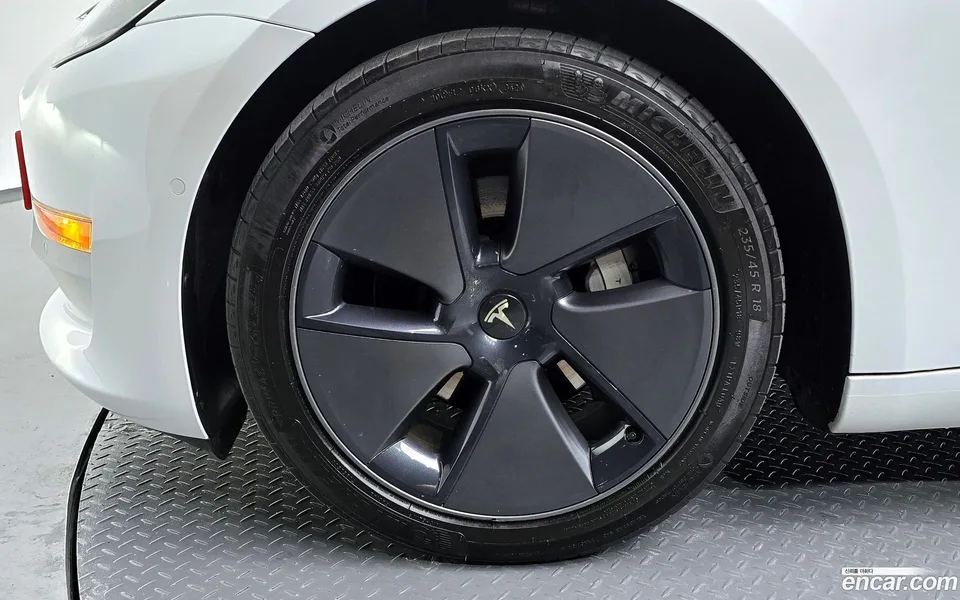 Tesla Model 3 AWD 2022 — миниатюра 2