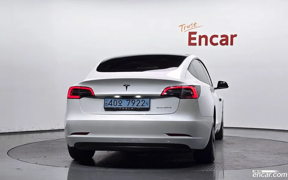 Tesla Model 3 AWD 2022 — миниатюра 4