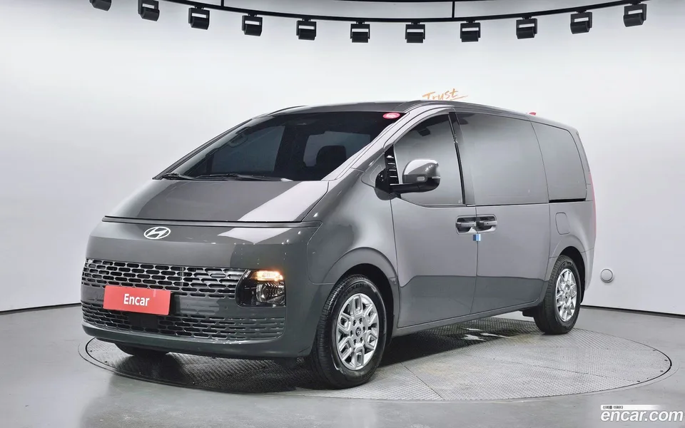 Hyundai Staria 9 2025 — фото 1, купить с доставкой в Москву