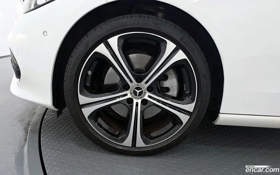 Mercedes-Benz C-Class C300 4MATIC 2023 — миниатюра 2