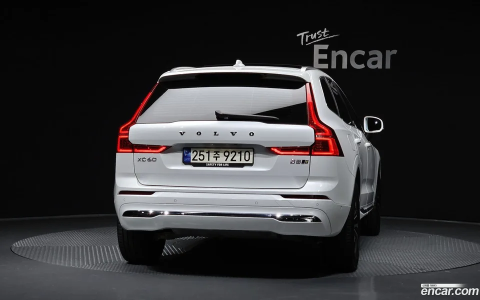 Volvo XC60 B5 2023 — миниатюра 4