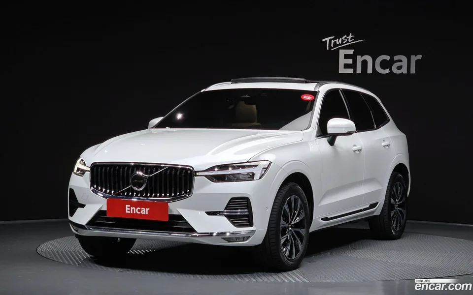Volvo XC60 B5 2023 — фото 1, купить с доставкой в Москву