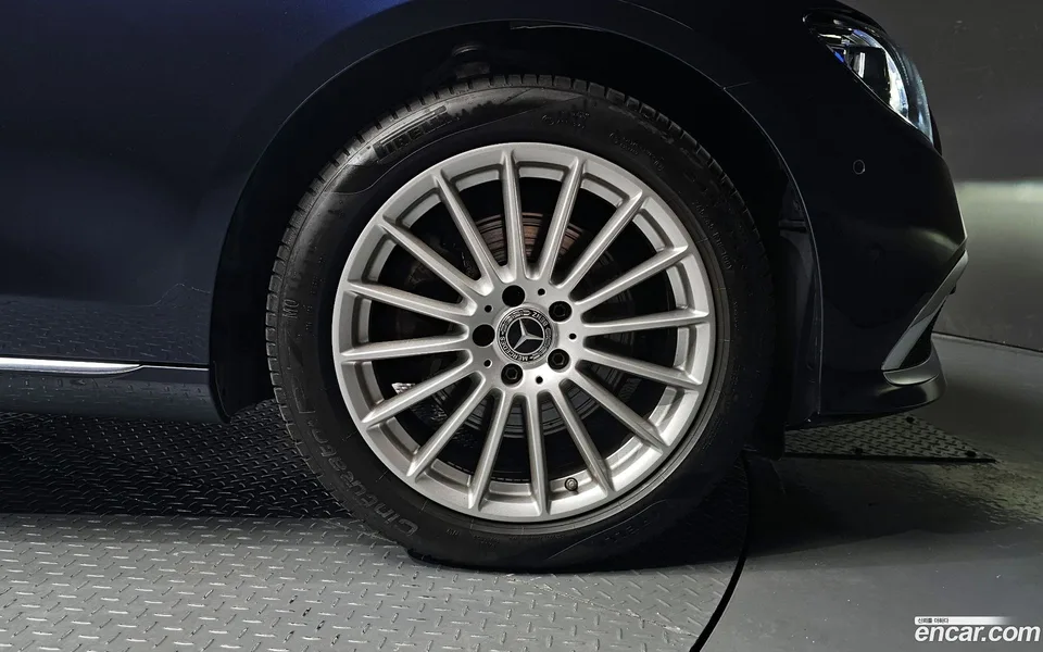 Mercedes-Benz E-Class E250 2022 — миниатюра 2