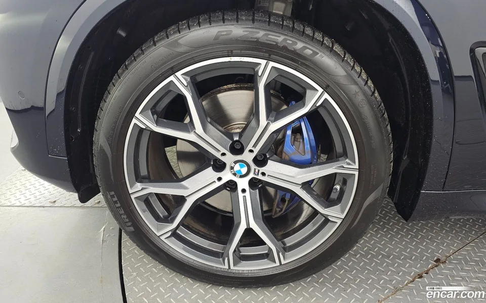 BMW X5 xDrive 40i M 2023 — миниатюра 2