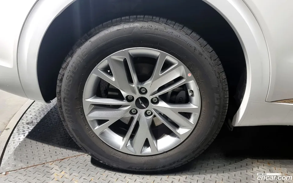 Genesis GV70 2.5T 2WD 2024 — миниатюра 2