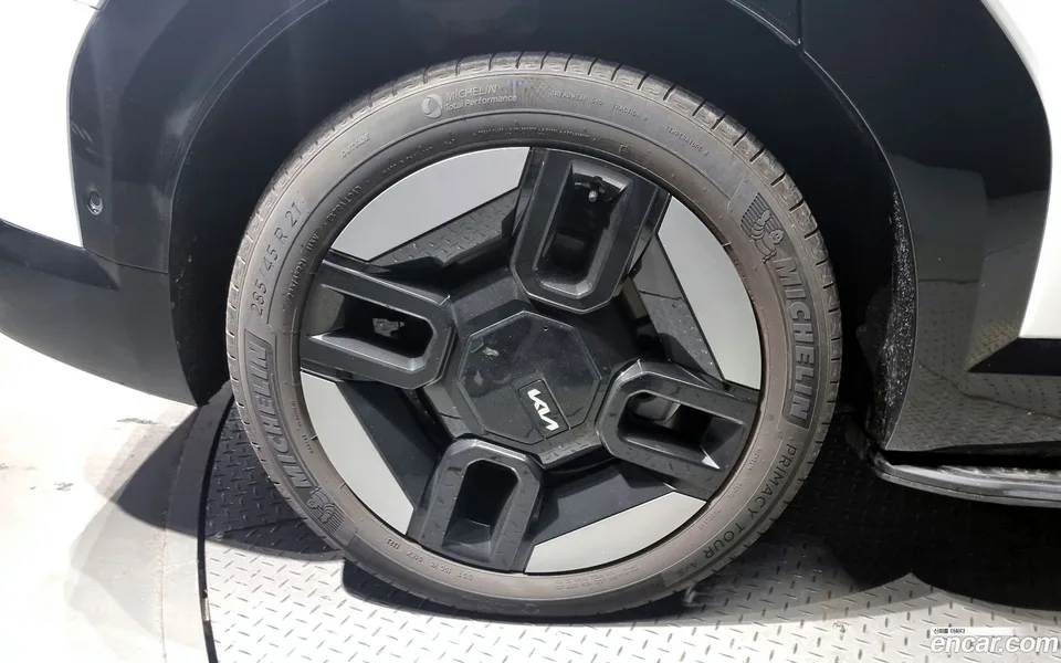 Kia EV9 4WD 2023 — миниатюра 2