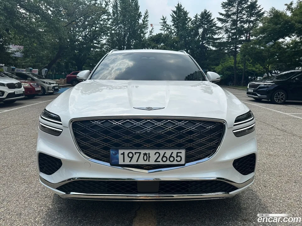 Genesis GV70 2.5T 2WD 2024 — фото 1, купить с доставкой в Москву