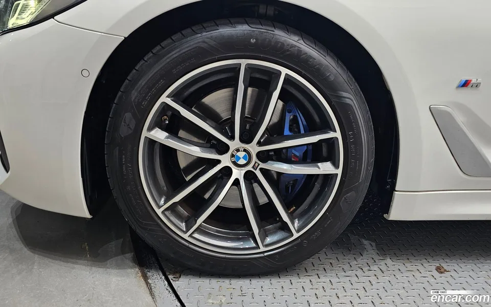 BMW 5 Series 520i M 2023 — миниатюра 2