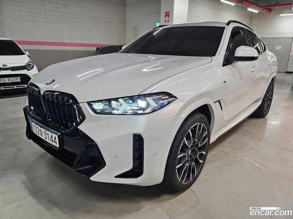 BMW X6 xDrive40i M 2025 — фото 1, купить с доставкой в Москву