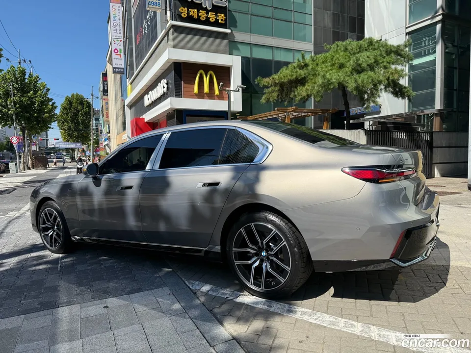 BMW 7 Series 740i xDrive M 2025 — миниатюра 4