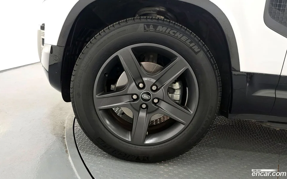 Land Rover Defender 110 P300 X- SE 2023 — миниатюра 2
