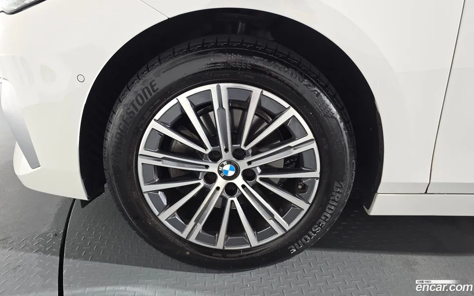BMW 2 Series Active Tourer 220i 2023 — миниатюра 5