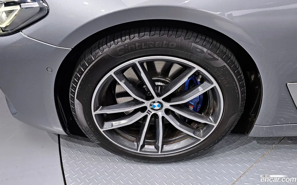 BMW 5 Series 520i M 2023 — миниатюра 2