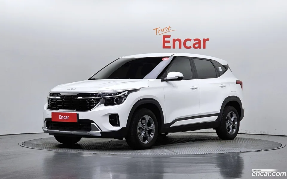 Kia Seltos 1.6 2WD 2023 — фото 1, купить с доставкой в Москву