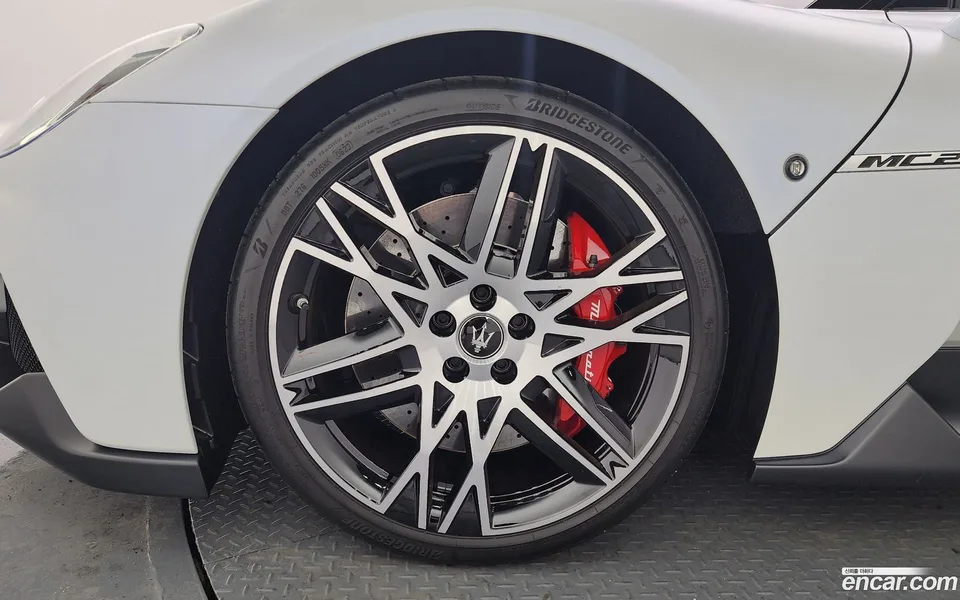 Maserati MC20 3.0 V6 2023 — миниатюра 2