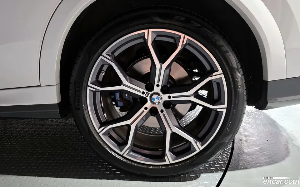 BMW X6 xDrive40i M 2023 — миниатюра 2