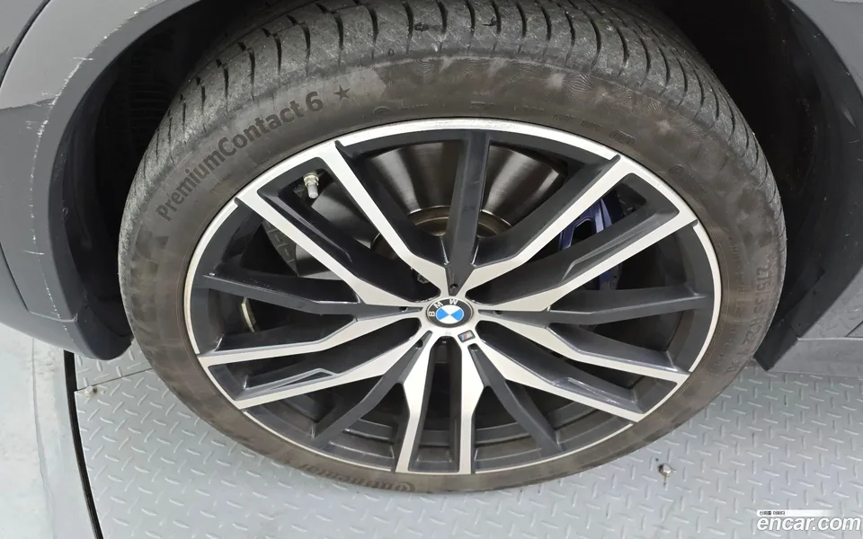 BMW X6 xDrive40d M 2023 — миниатюра 2