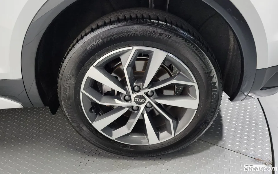 Audi Q5 45 TFSI 2023 — миниатюра 2