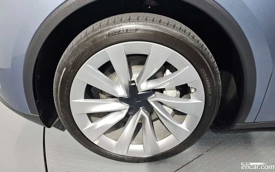 Tesla Model Y AWD 2025 — миниатюра 2