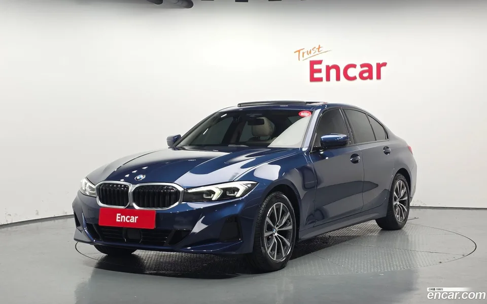 BMW 3 Series 320i 2023 — фото 1, купить с доставкой в Москву