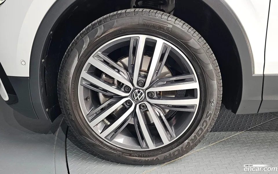 Volkswagen Tiguan Allspace 2.0 TSI 2023 — миниатюра 5