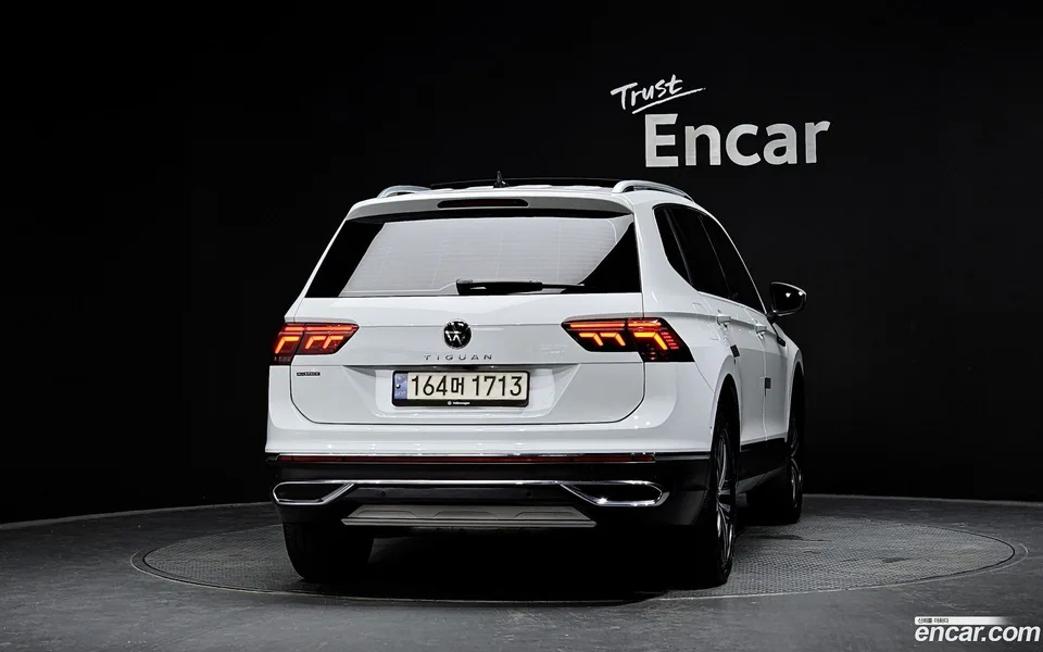 Volkswagen Tiguan Allspace 2.0 TSI 2023 — миниатюра 4