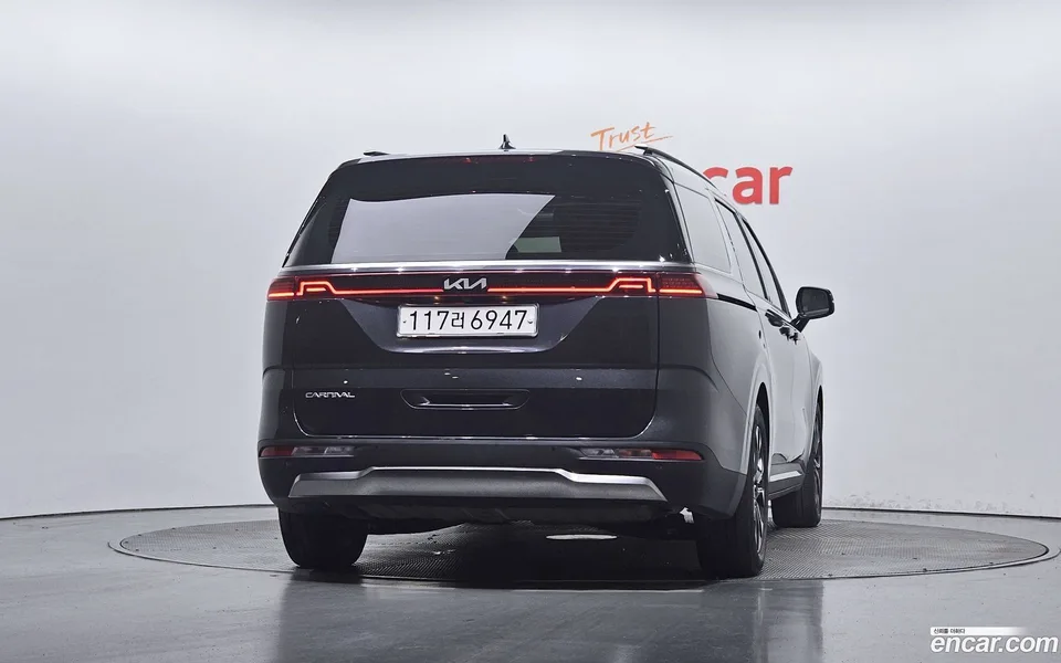 Kia Carnival 7 2023 — thumbnail 4