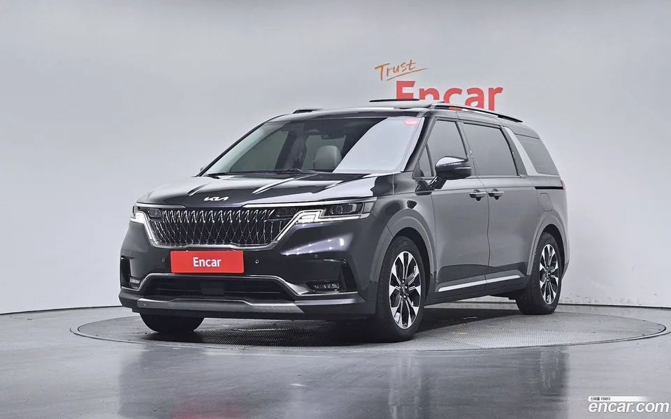 Kia Carnival 7 2023 — photo 1, buy with delivery to Moscow