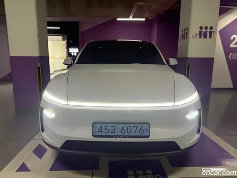 Tesla Model Y 2025