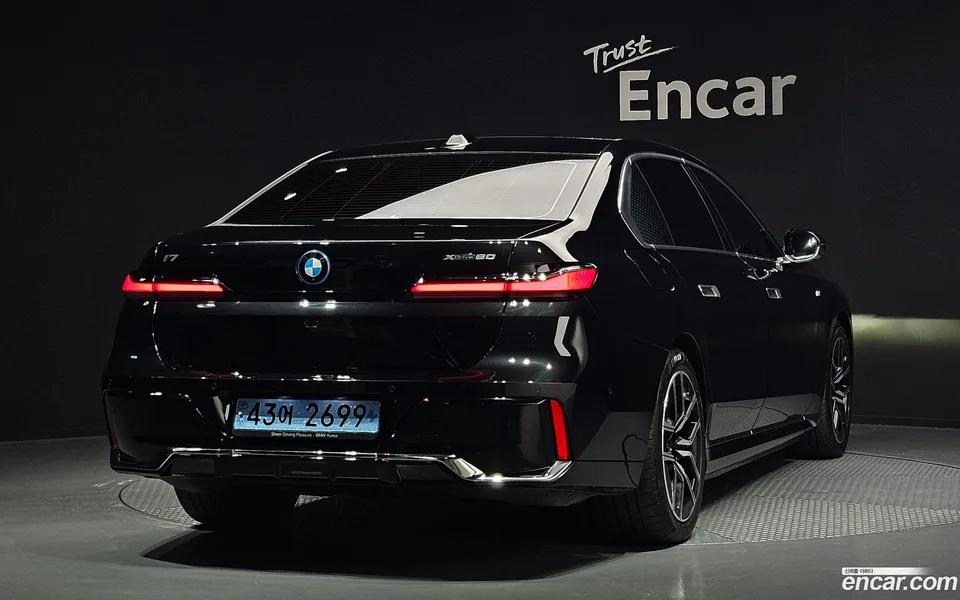 BMW i7 xDrive 60 M 2023 — миниатюра 3