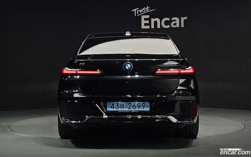 BMW i7 xDrive 60 M 2023 — миниатюра 4