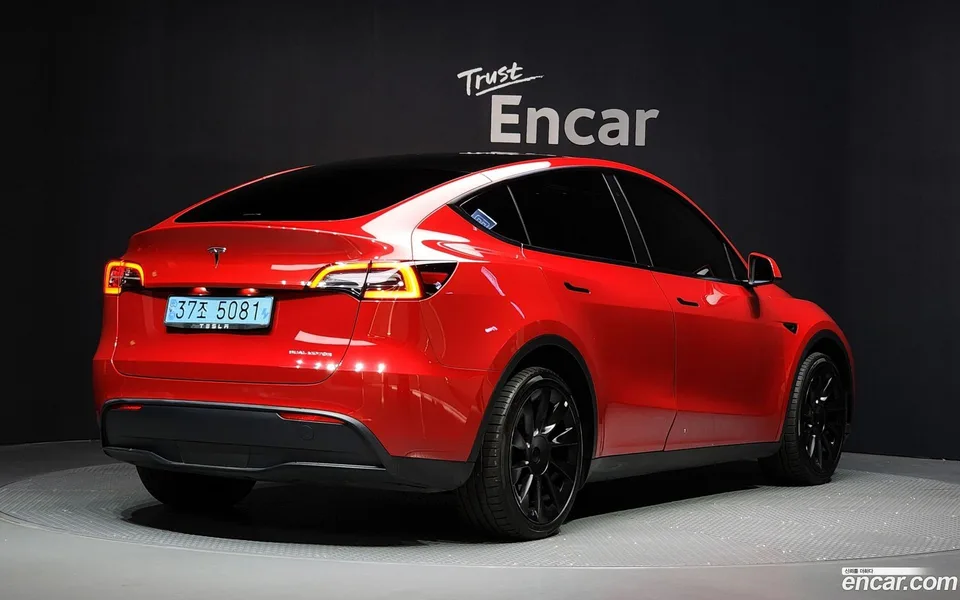 Tesla Model Y AWD 2023 — миниатюра 2