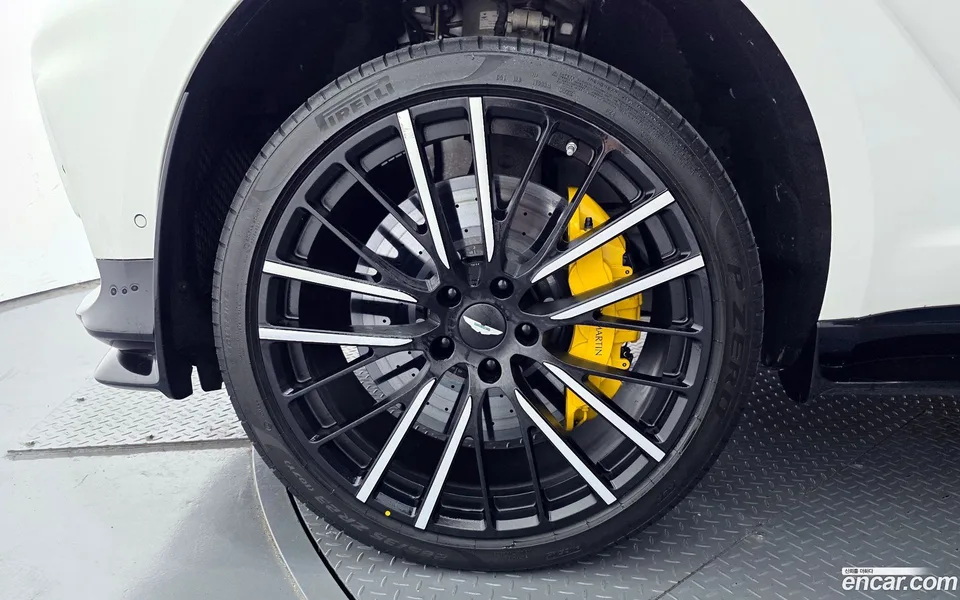 Aston Martin DBX 4.0 V8 707 2023 — миниатюра 2