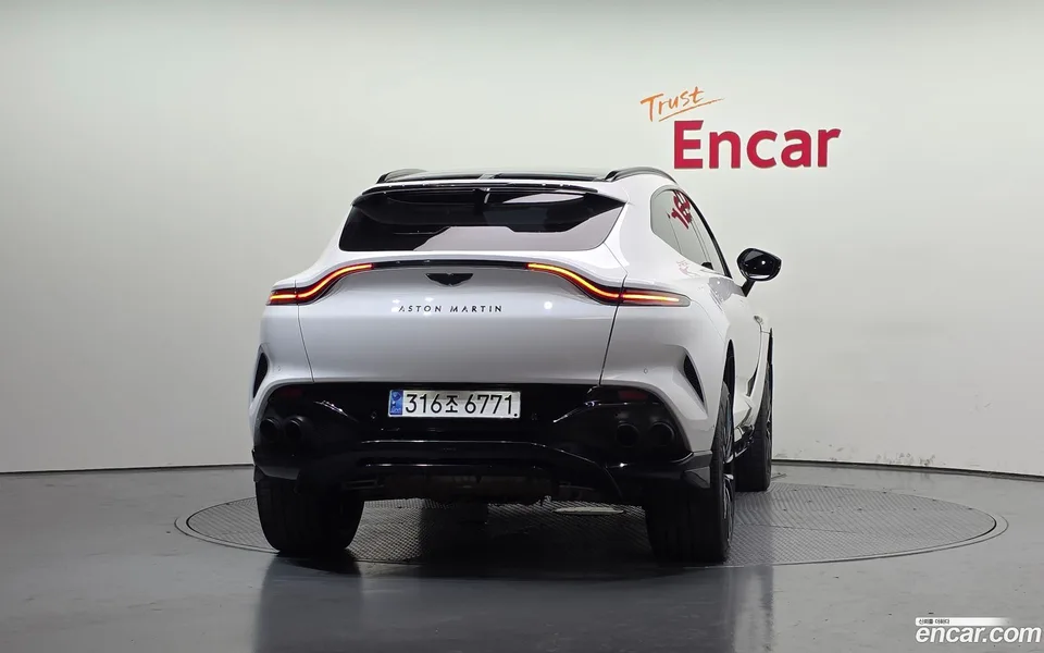 Aston Martin DBX 4.0 V8 707 2023 — миниатюра 4