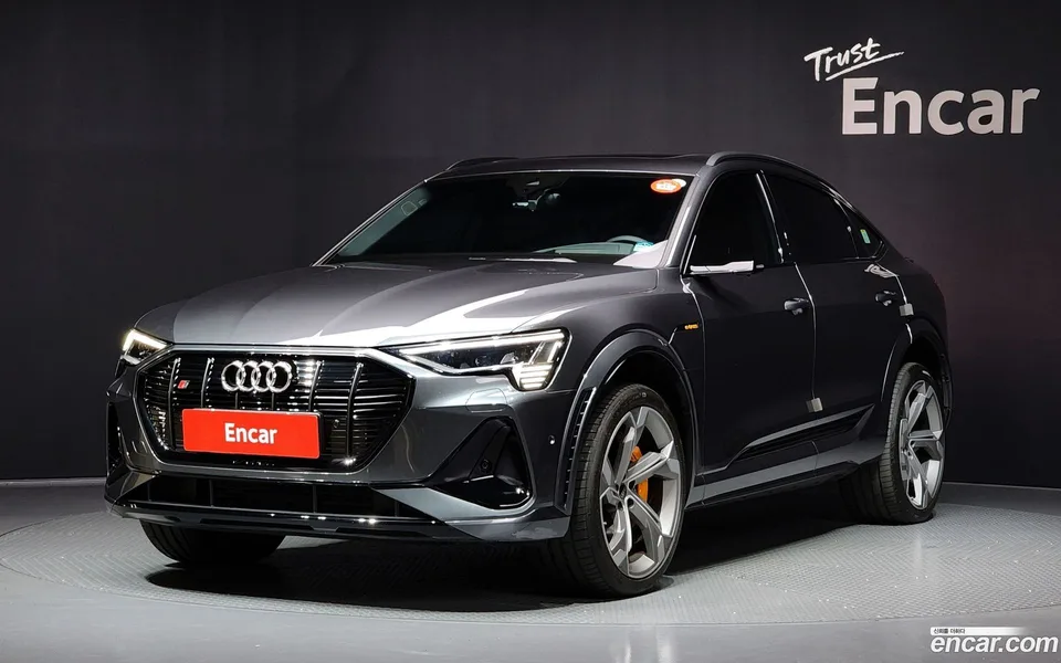 Audi e-tron S 2023 — фото 1, купить с доставкой в Москву