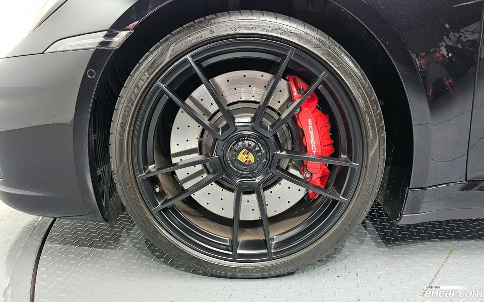 Porsche 911 (992) 4 GTS 2022 — миниатюра 2
