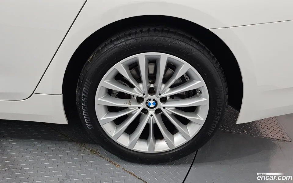 BMW 5 Series 520i 2023 — миниатюра 5