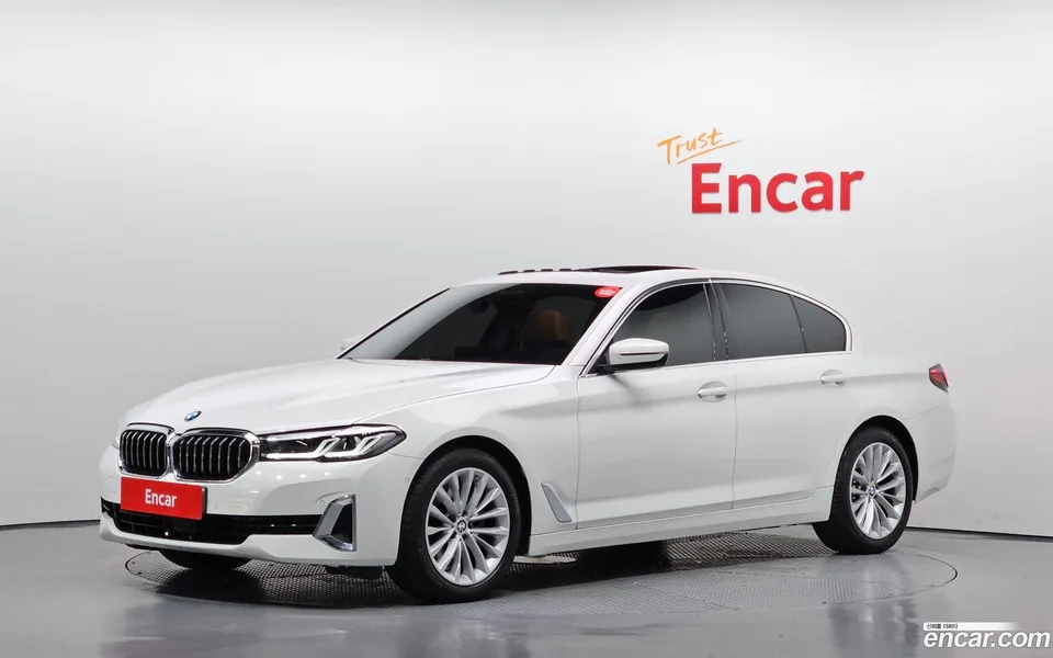 BMW 5 Series 520i 2023 — фото 1, купить с доставкой в Москву