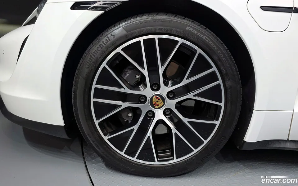 Porsche Taycan 2023 — миниатюра 2