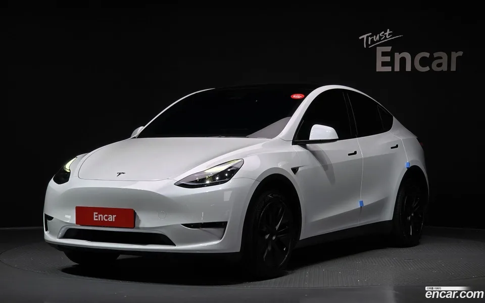 Tesla Model Y AWD 2024 — фото 1, купить с доставкой в Москву