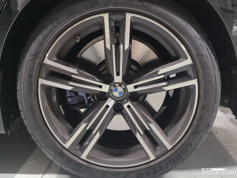 BMW 3 Series 320i M 2023 — миниатюра 5