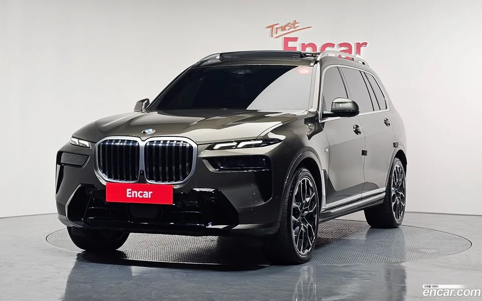 BMW X7 xDrive 40d M 7 2023 — фото 1, купить с доставкой в Москву
