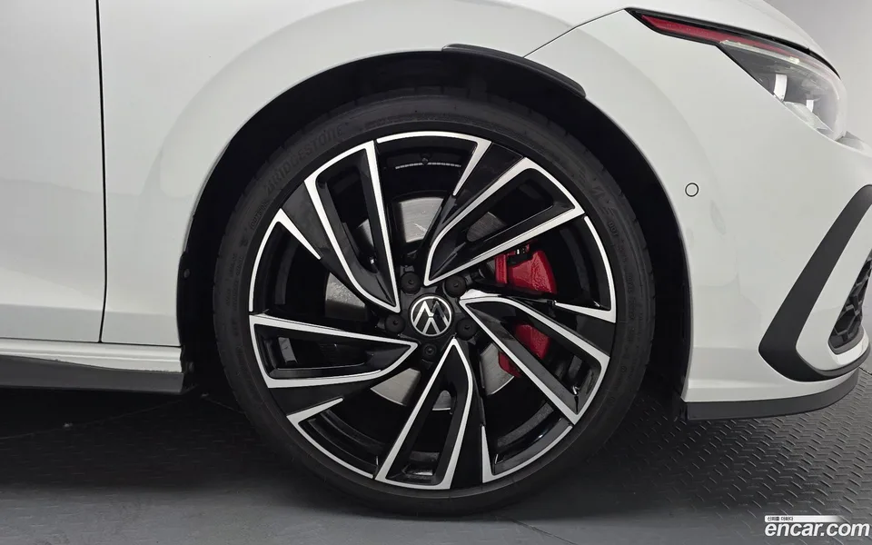 Volkswagen Golf 2.0 GTI 2023 — миниатюра 2