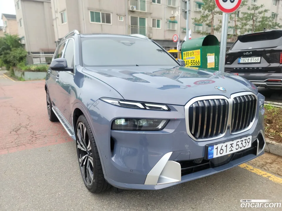 BMW X7 xDrive 40i 6 2023 — миниатюра 2