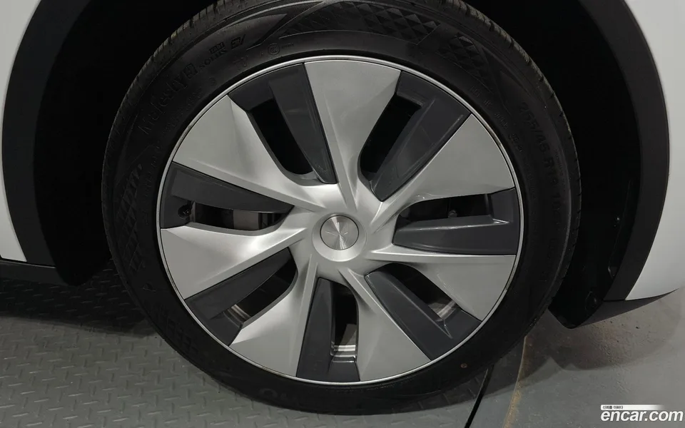Tesla Model Y RWD 2023 — миниатюра 5